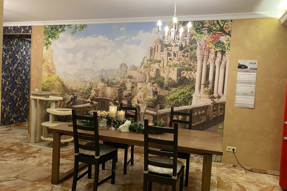 Продаётся 2-комнатная квартира, 107.3 м²
