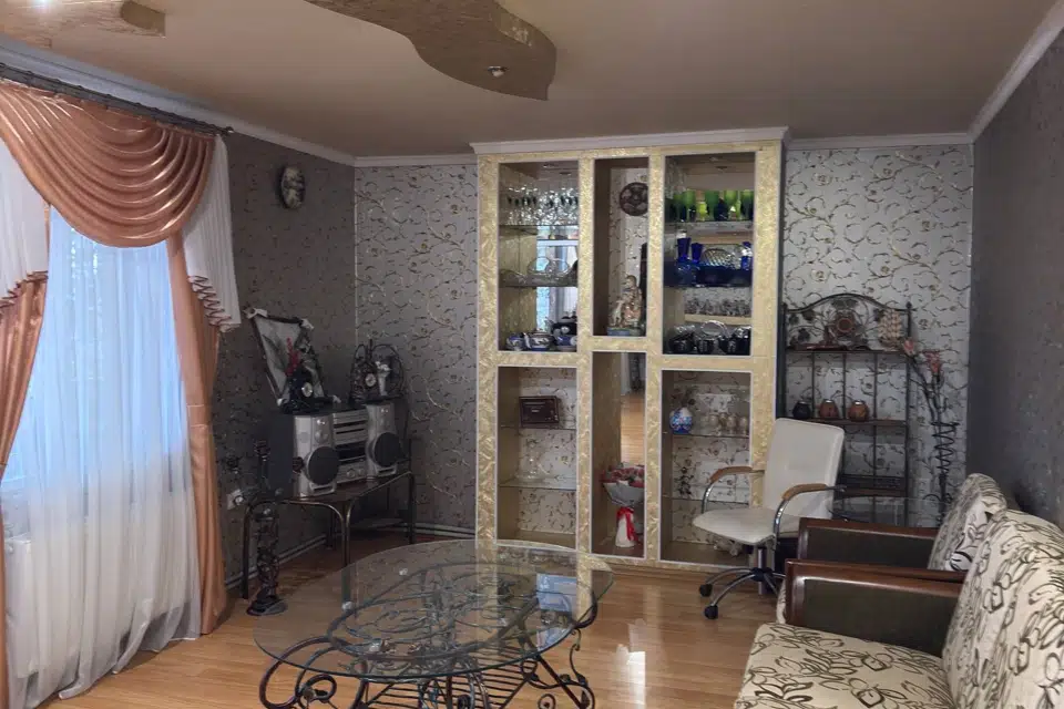 Продаётся 2-этажный дом, 409 м²