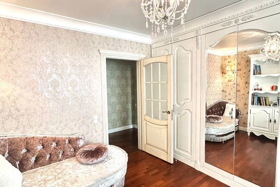 Продаётся 4-комнатная квартира, 162.7 м²