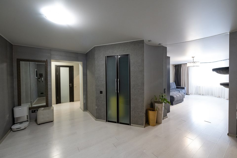Продаётся 3-комнатная квартира, 127.1 м²