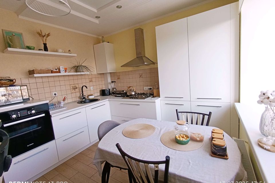 Продаётся 1-комнатная квартира, 42 м²