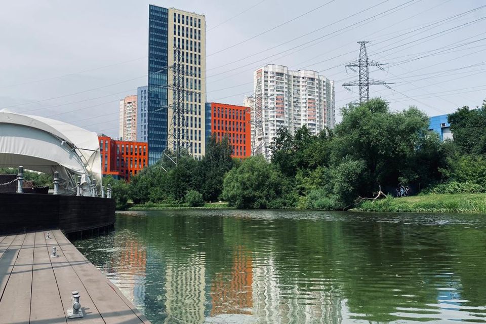 Продаётся 4-комнатная квартира, 105.8 м²