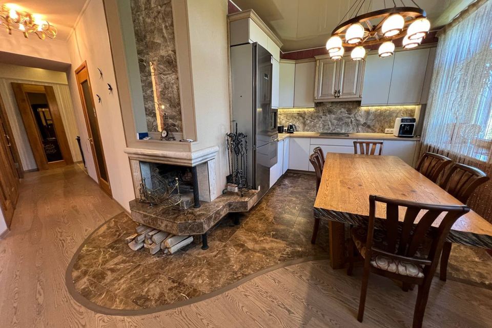 Продаётся 3-комнатная квартира, 105 м²