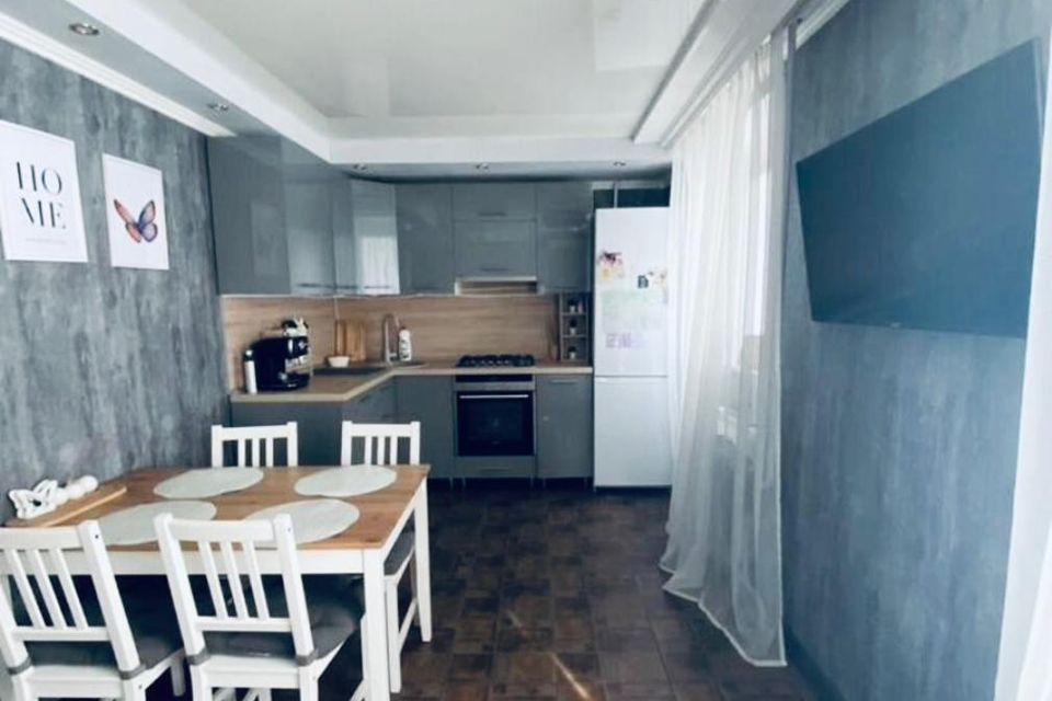 Продаётся 3-комнатная квартира, 65 м²