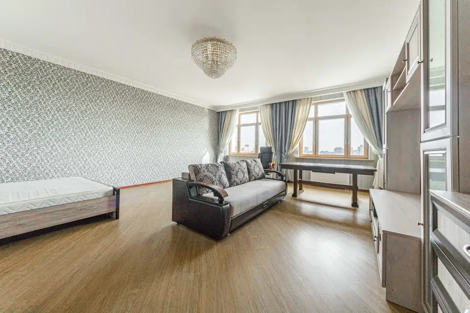 Продаётся 4-комнатная квартира, 173.3 м²