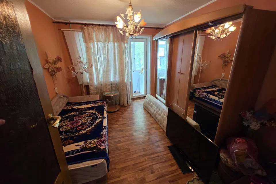 Продаётся 4-комнатная квартира, 65 м²