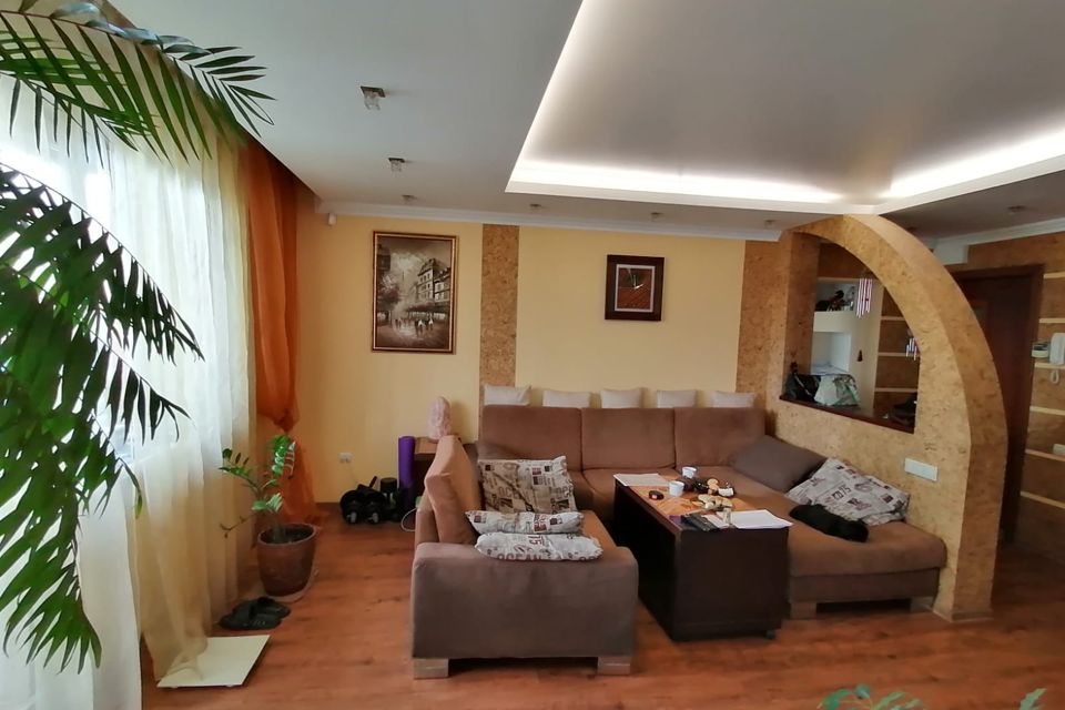 Продаётся 4-комнатная квартира, 110 м²