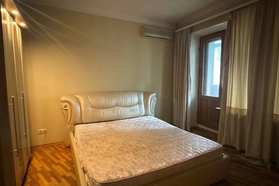Продаётся 4-комнатная квартира, 92 м²