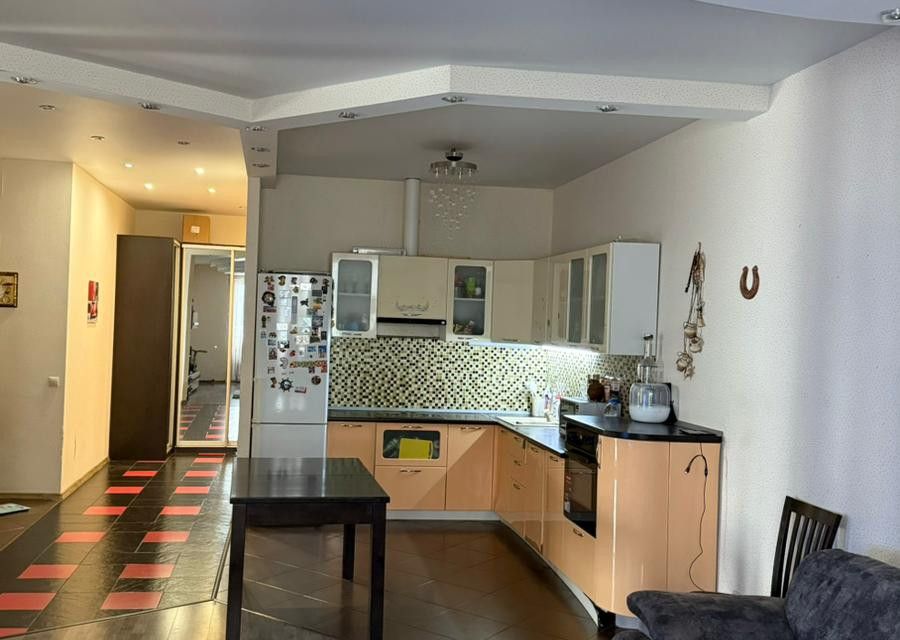 Продаётся 3-комнатная квартира, 125 м²