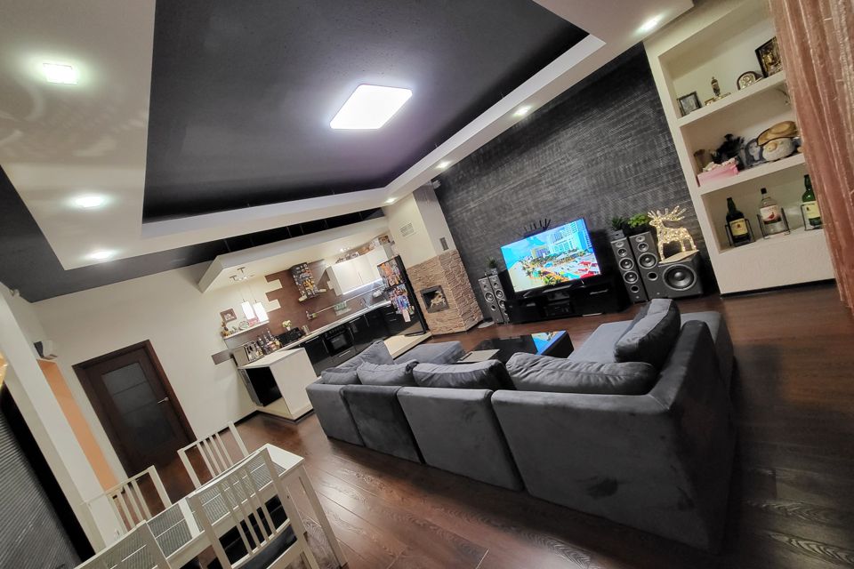 Продаётся 3-комнатная квартира, 104.6 м²