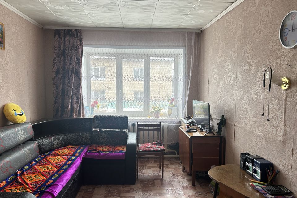 Продаётся 3-комнатная квартира, 49.6 м²