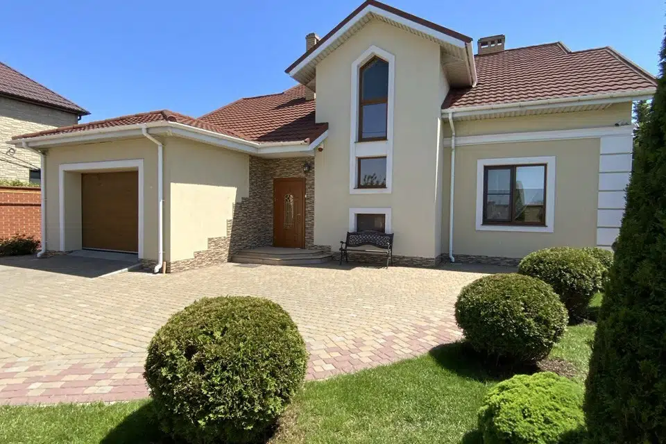 Продаётся 2-этажный дом, 240 м²