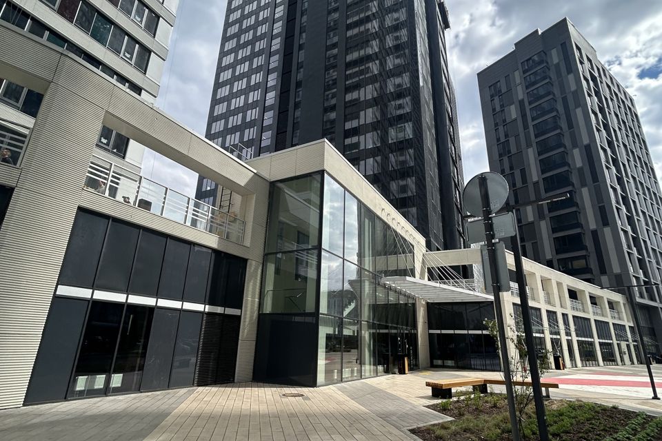 Продаётся 3-комнатная квартира, 108 м²