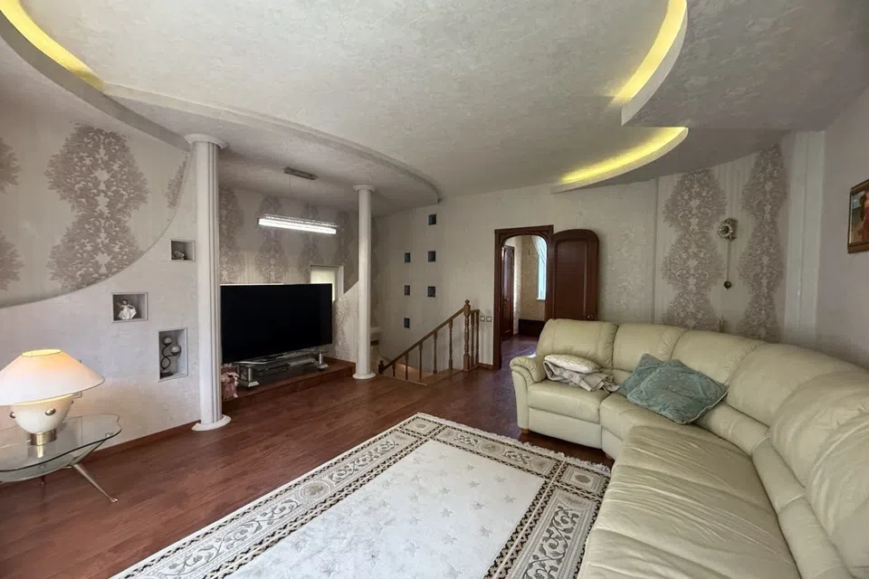Продаётся 2-этажный дом, 220 м²