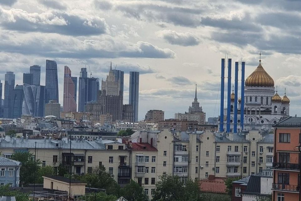 Продаётся 3-комнатная квартира, 135 м²