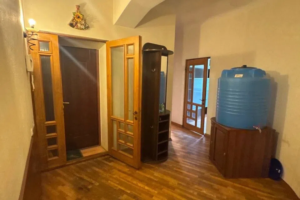 Продаётся 4-комнатная квартира, 92 м²