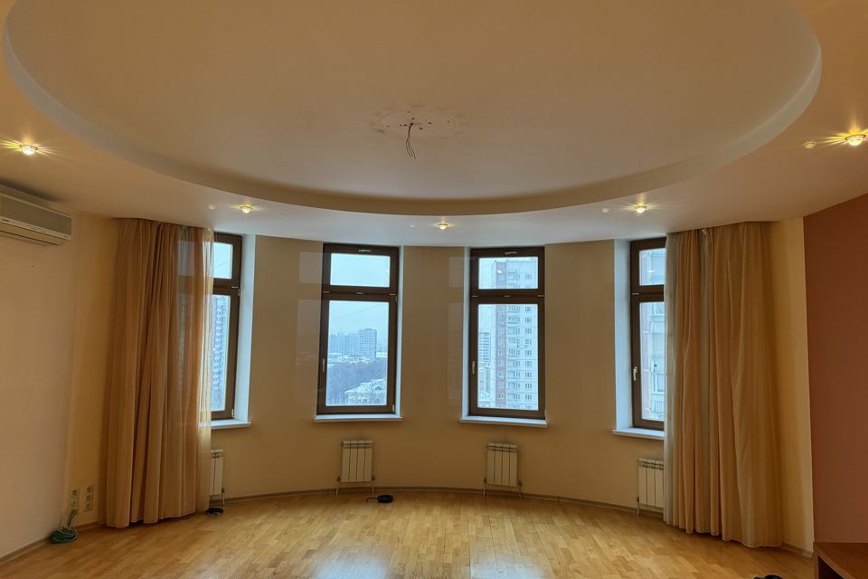 Продаётся 3-комнатная квартира, 152.5 м²