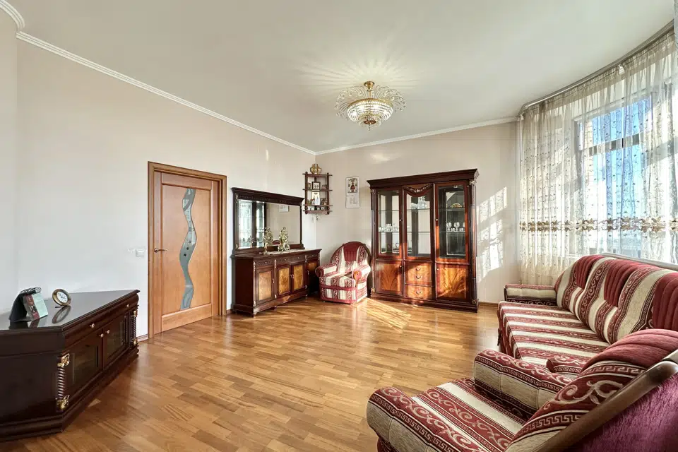 Продаётся 3-комнатная квартира, 123 м²