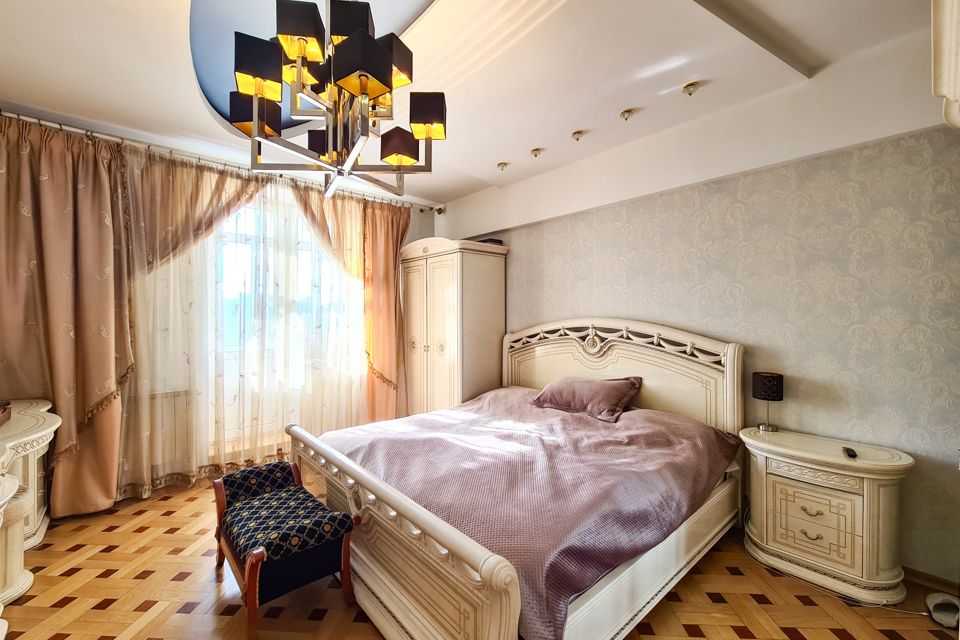 Продаётся 4-комнатная квартира, 115.4 м²