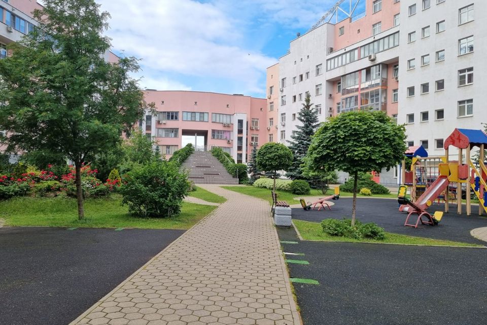 Продаётся 3-комнатная квартира, 109.4 м²
