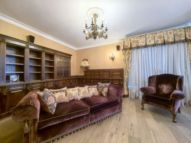 Продаётся 3-комнатная квартира, 139.2 м²
