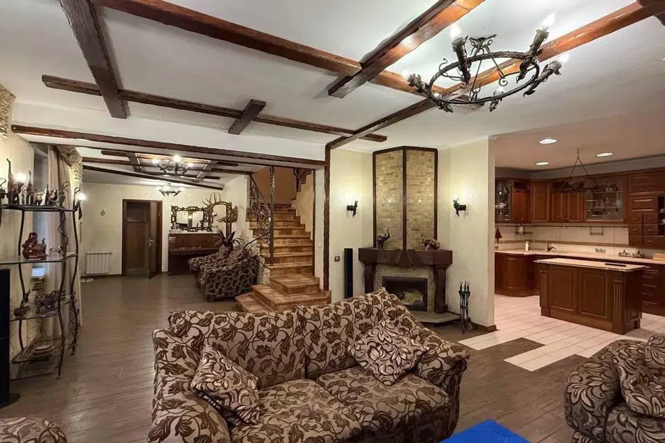 Продаётся 2-этажный дом, 300 м²