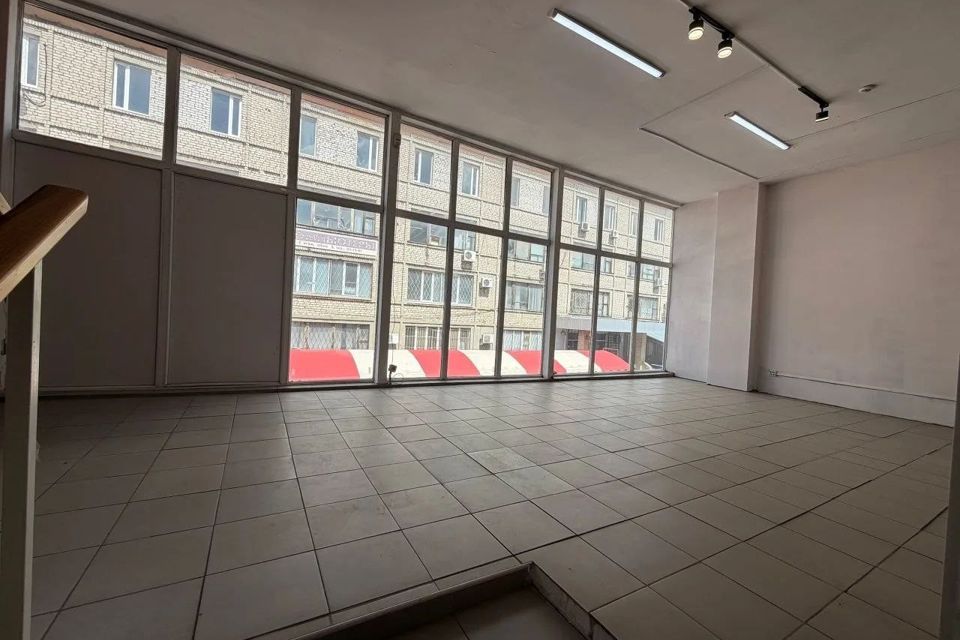 Продаётся торговое помещение, 310 м²