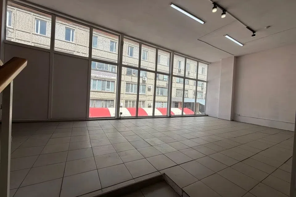 Продаётся торговое помещение, 310 м²