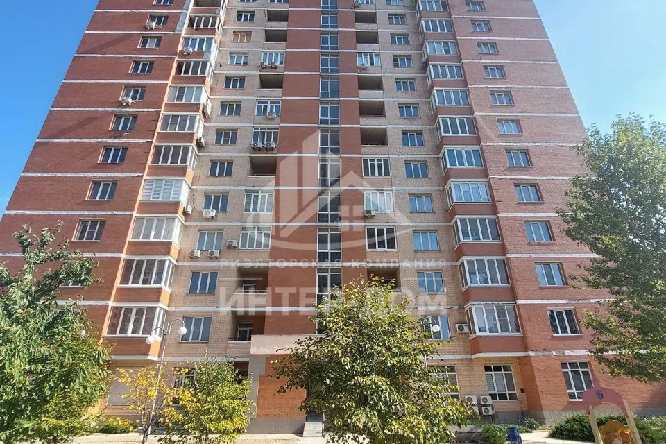 Продаётся 4-комнатная квартира, 137 м²