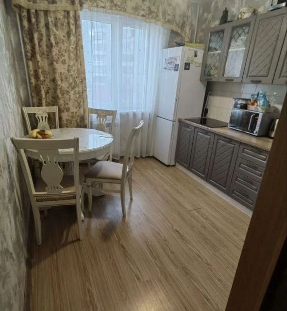 Продаётся 1-комнатная квартира, 40.8 м²