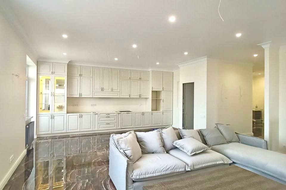 Продаётся 3-комнатная квартира, 148 м²