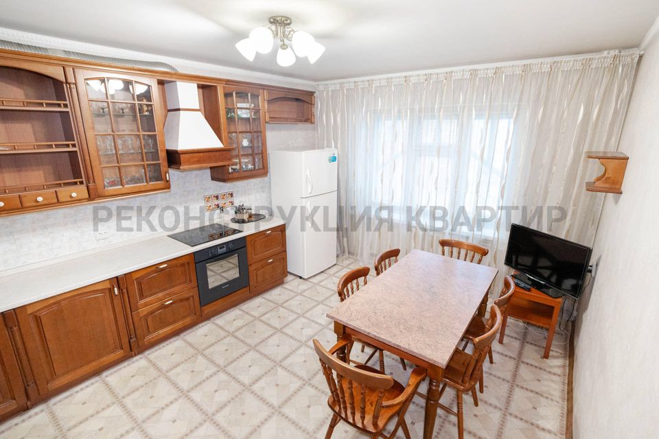 Продаётся 3-комнатная квартира, 131.9 м²