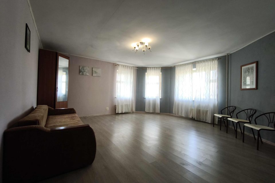 Продаётся 1-комнатная квартира, 55.8 м²