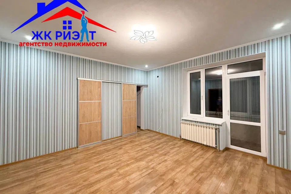 Сдаётся 2-этажный дом, 150 м²