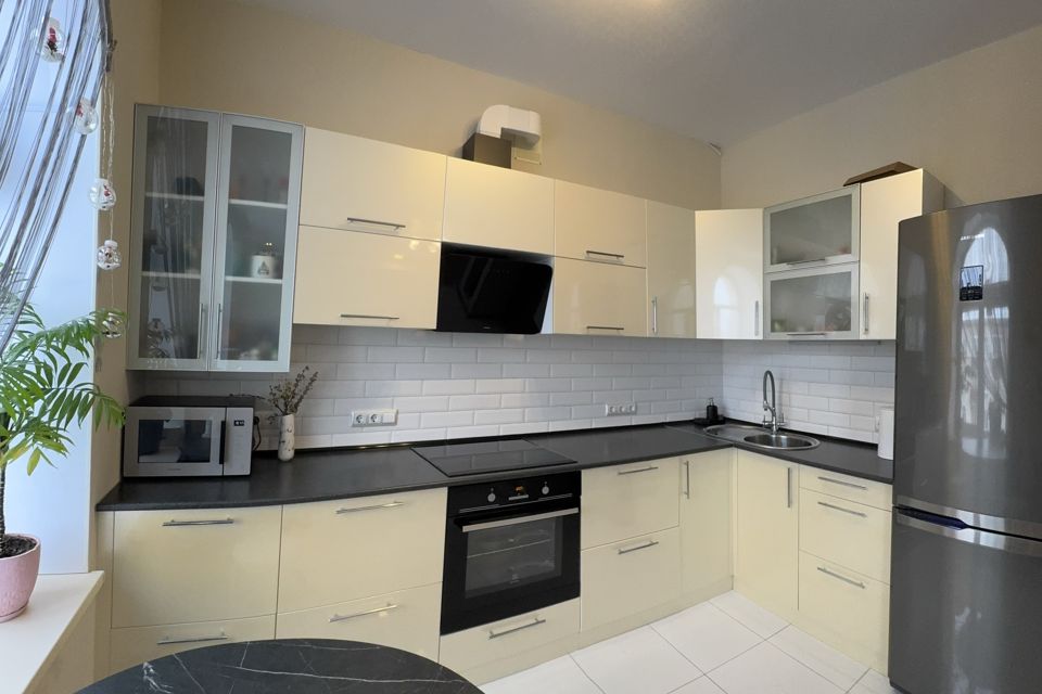 Продаётся 2-комнатная квартира, 73.2 м²