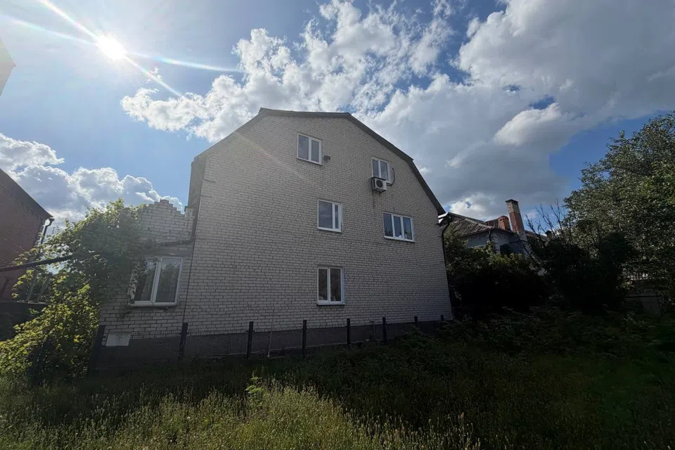 Продаётся 3-этажный дом, 350 м²