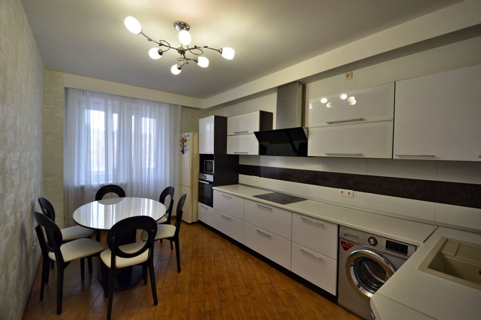 Продаётся 2-комнатная квартира, 82.1 м²