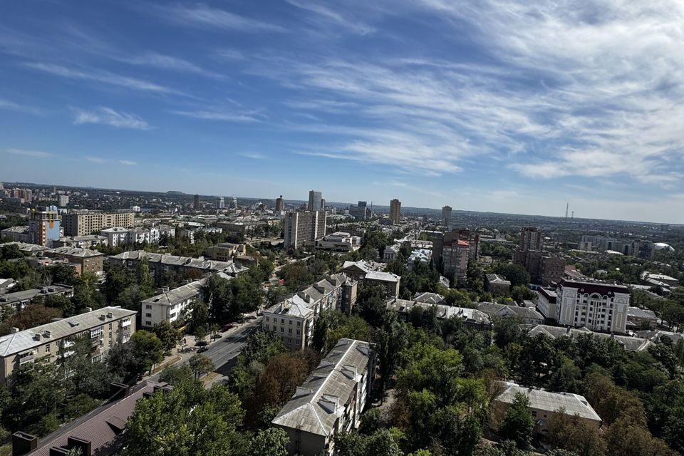 Продаётся 4-комнатная квартира, 178 м²