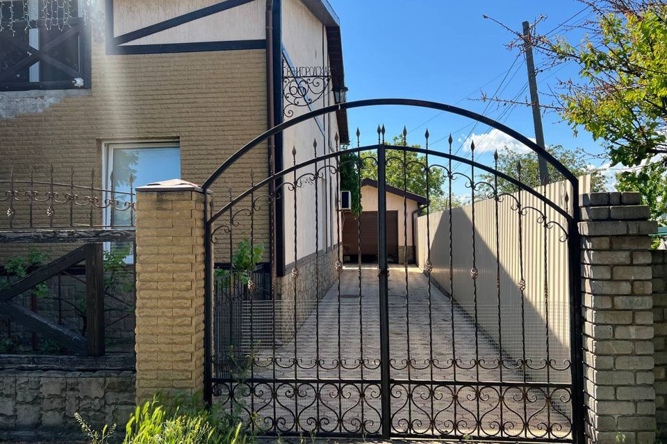 Продаётся 2-этажный дом, 329 м²