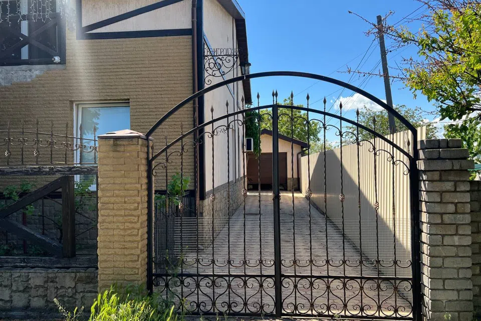Продаётся 2-этажный дом, 329 м²