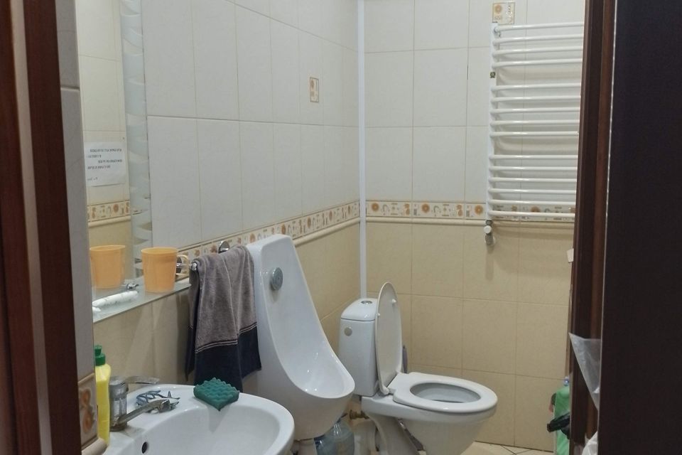 Сдаётся торговое помещение, 135 м²