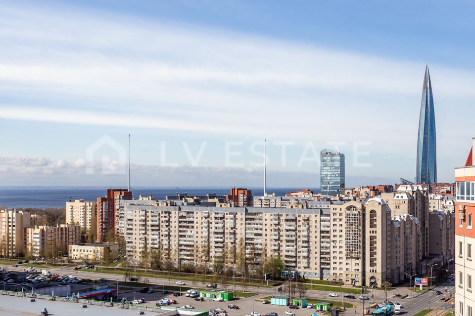 Продаётся 4-комнатная квартира, 145 м²