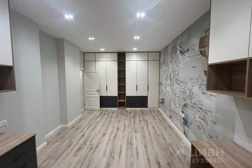 Продаётся 5-комнатная квартира, 199.1 м²