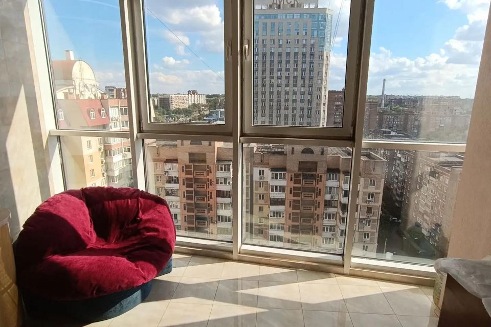 Продаётся 3-комнатная квартира, 142 м²