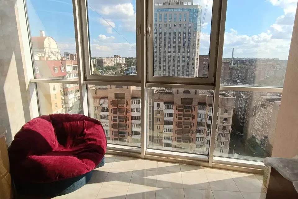 Продаётся 3-комнатная квартира, 142 м²