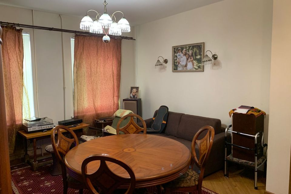 Продаётся 2-комнатная квартира, 75.7 м²