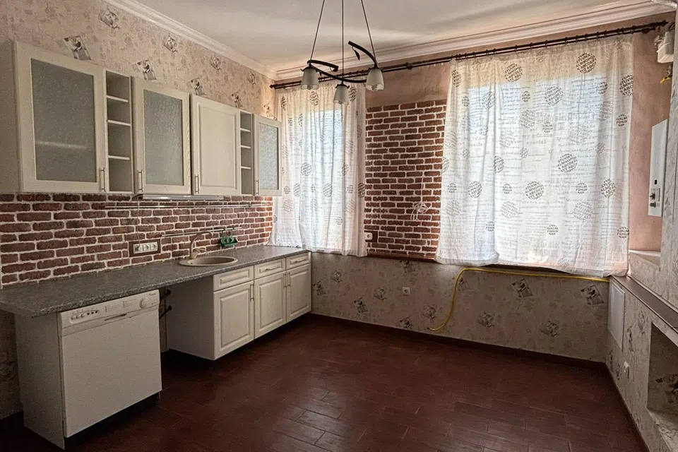 Продаётся 4-комнатная квартира, 87 м²