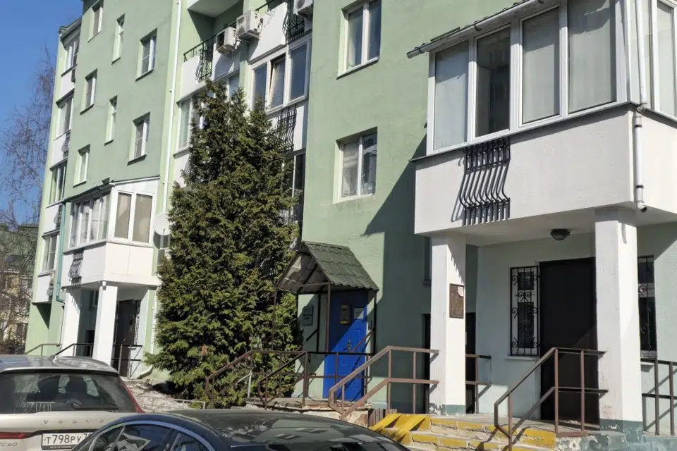 Продаётся 4-комнатная квартира, 169.7 м²