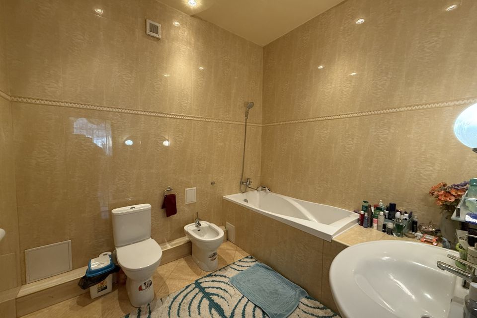 Продаётся 3-этажный дом, 245 м²