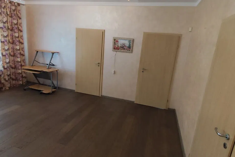 Продаётся 3-этажный дом, 241.7 м²